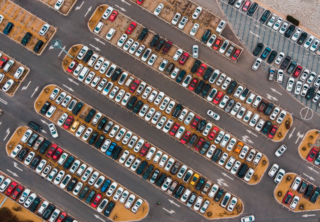 Used cars can be a more sustainable way to secure transportation - and finding the best used auto rate can be a challenge. Image of a used car lot full of many sustainable vehicle options.